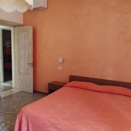 Chiaia Apartments Понца Екстериор снимка