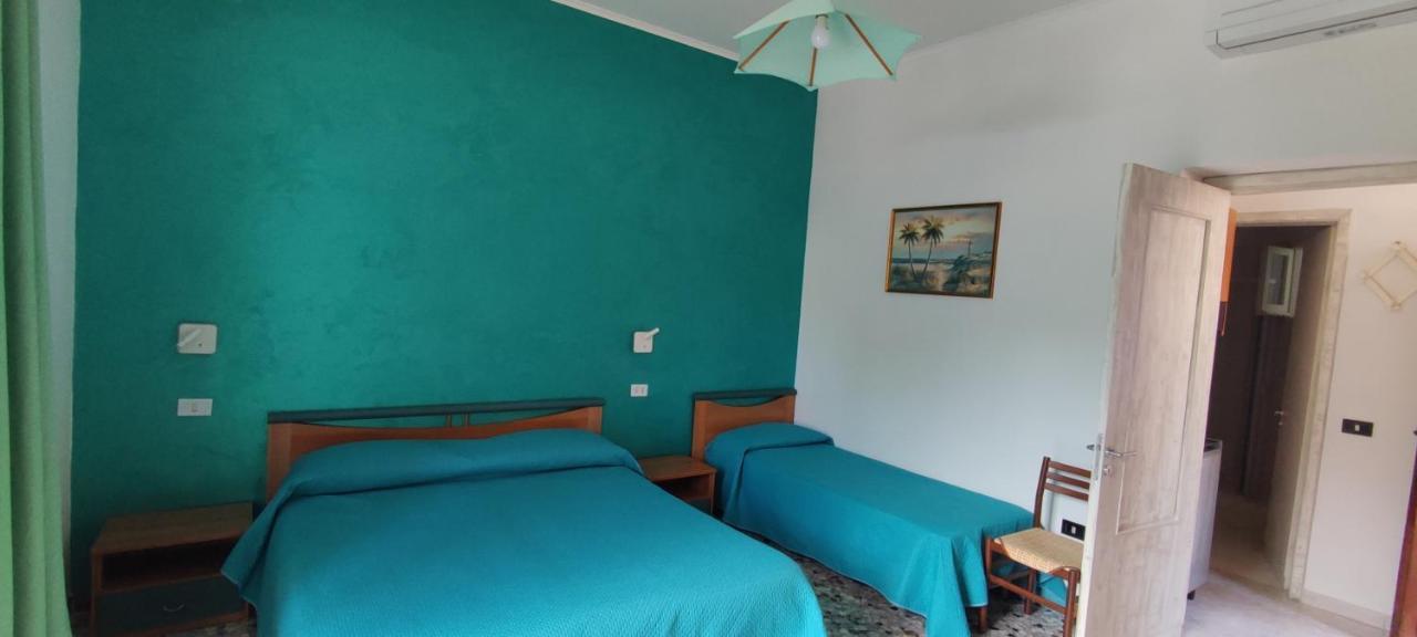 Chiaia Apartments Понца Екстериор снимка