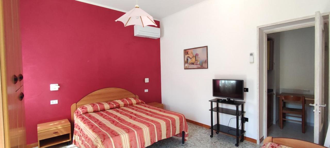 Chiaia Apartments Понца Екстериор снимка